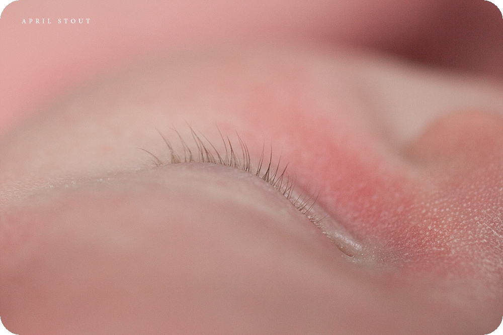 newborn-macro-eyelashes
