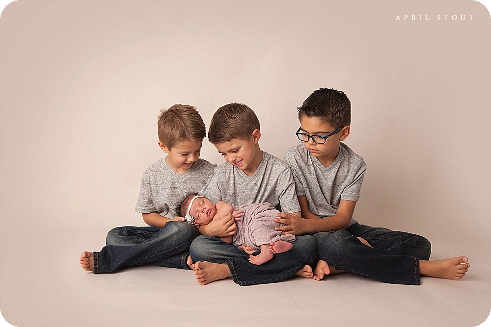 newborn-with-siblings-oklahoma-photographers