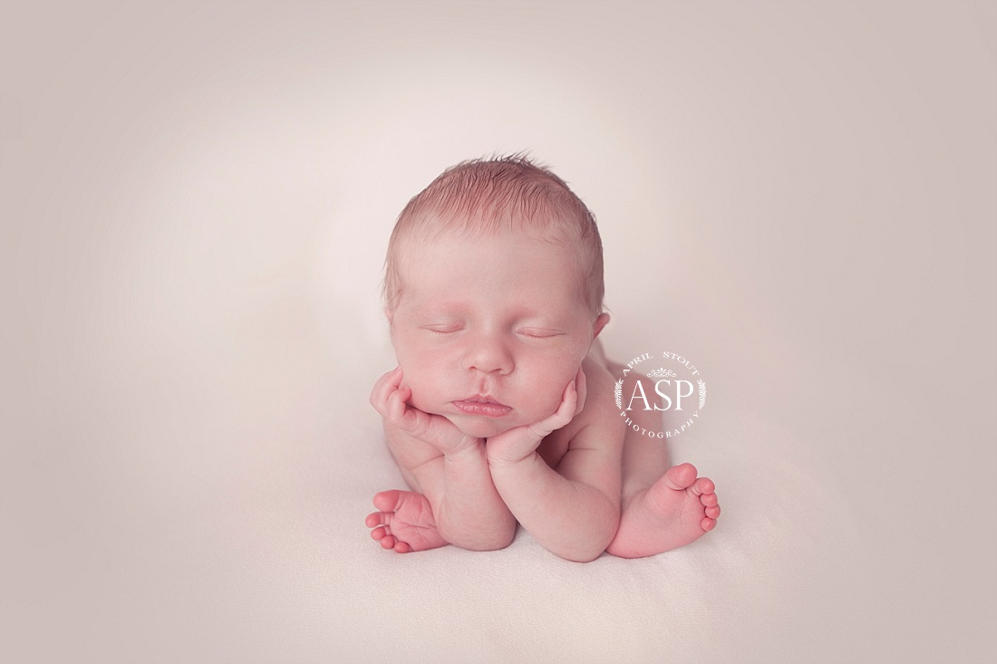 newborn-froggy-pose-april-stout