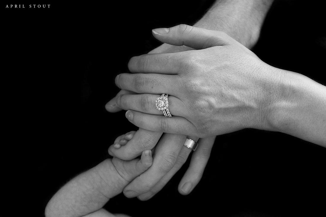 tulsa-newborn-wedding-rings-photographer-april-stout
