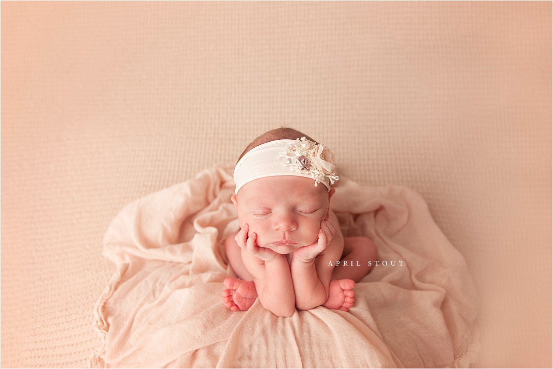 frog-pose-newborn-baby-girl-tulsa-oklahoma-infant-photographers