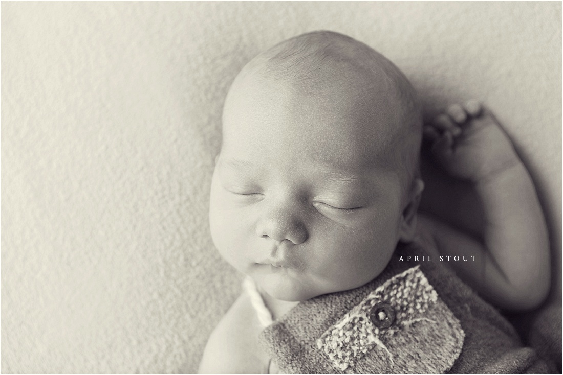 neutral-newborn-pictures-tulsa-oklahoma