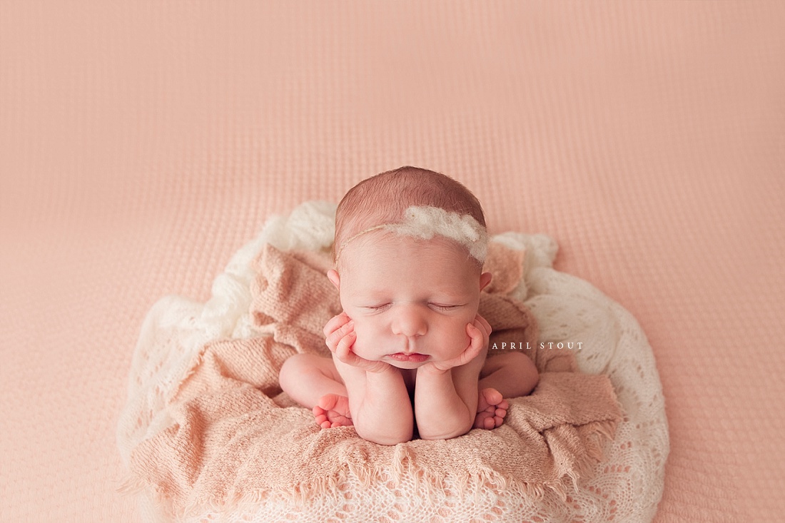 froggy-newborn-pose-tulsa-newborn-photographers