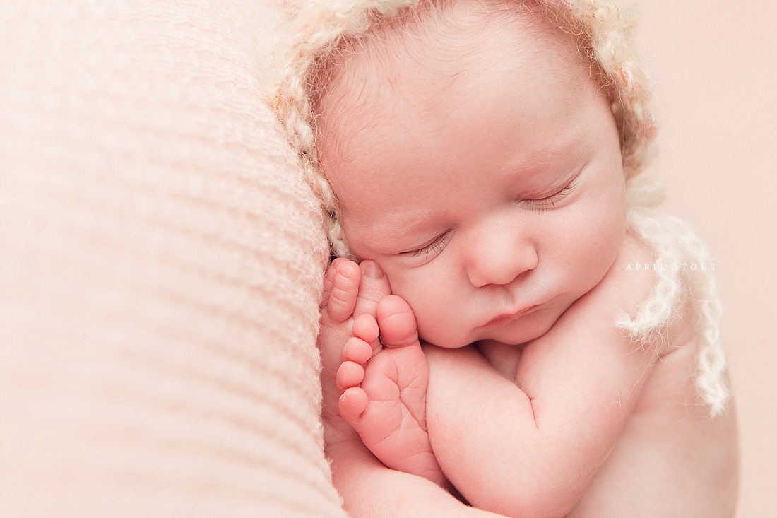 taco-pose-april-stout-newborn-pictures-tulsa-oklahoma