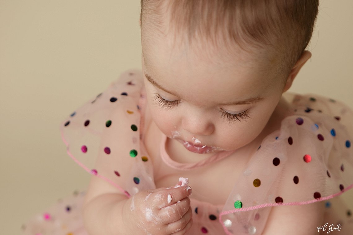 first-birthday-baby-photo-shoot-cake-smash-tulsa-oklahoma-april-stout