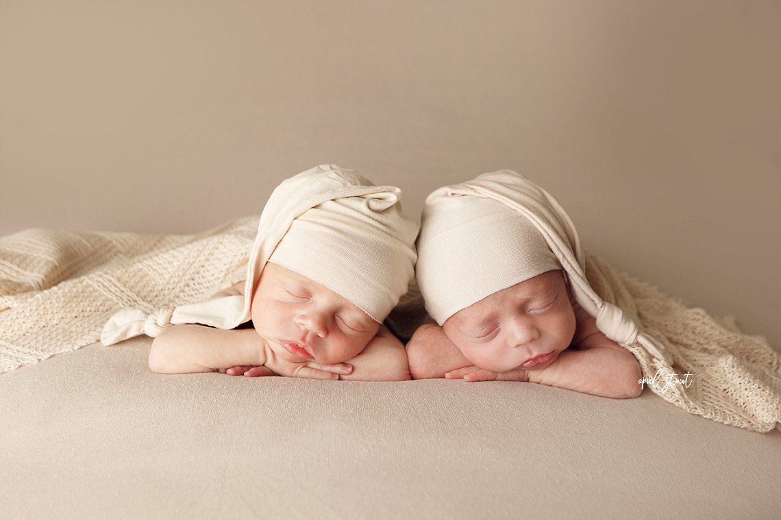 twin-newborn-pictures-photographer-tulsa-april-stout