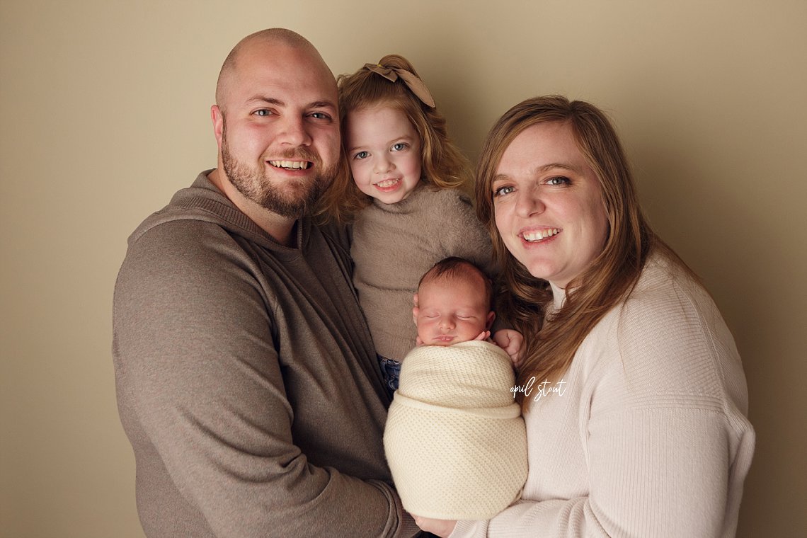 april stout family photographer Broken Arrow Oklahoma with newborn baby