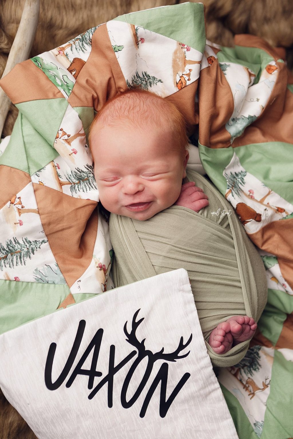 April Stout Tulsa Oklahoma newborn photographer captures baby boy smiling